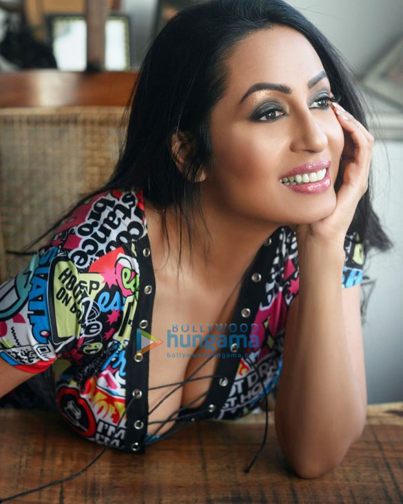 kashmera shah 2 6
