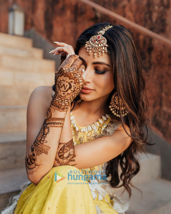 mouni roy 1 73