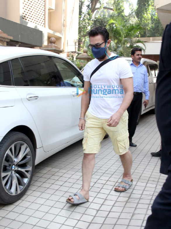 photos aamir khan spotted outside a dubbing studio in khar 3