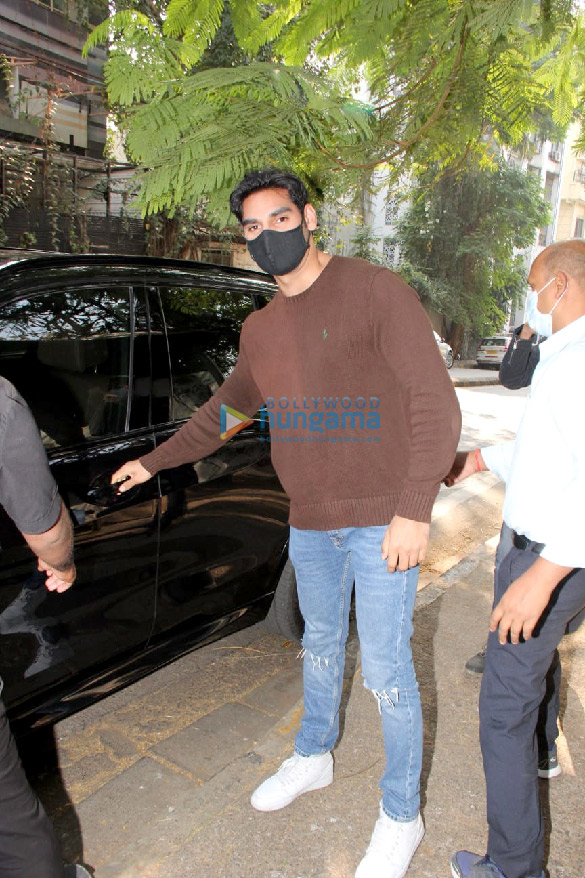 Photos: Ahan Shetty and Suniel Shetty spotted at Hakim Aalim salon in Khar Photos: Ahan Shetty and Suniel Shetty spotted at Hakim Aalim salon in Khar