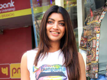 Photos: Akanksha Puri snapped in Andheri