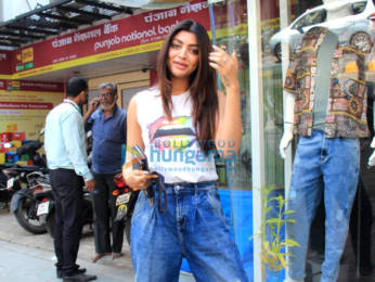 Photos: Akanksha Puri snapped in Andheri