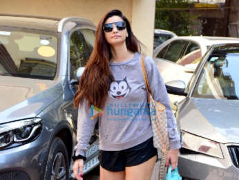 Photos: Daisy Shah spotted in Bandra