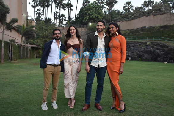 photos deepika padukone siddhant chaturvedi ananya panday and shakun batra snapped promoting their film gehraiyaan at taj lands end 2
