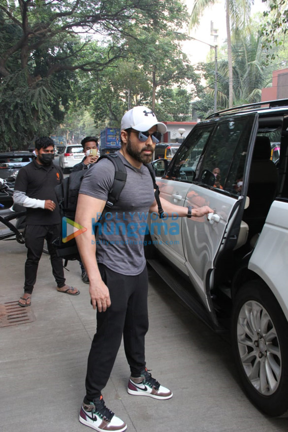 photos emraan hashmi spotted outside a gym in bandra 3