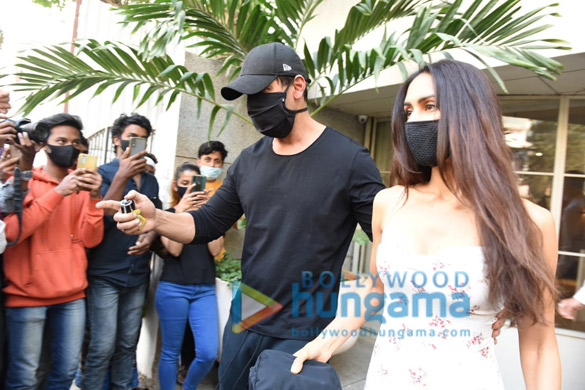 photos john abraham snapped with his wife in bandra 3