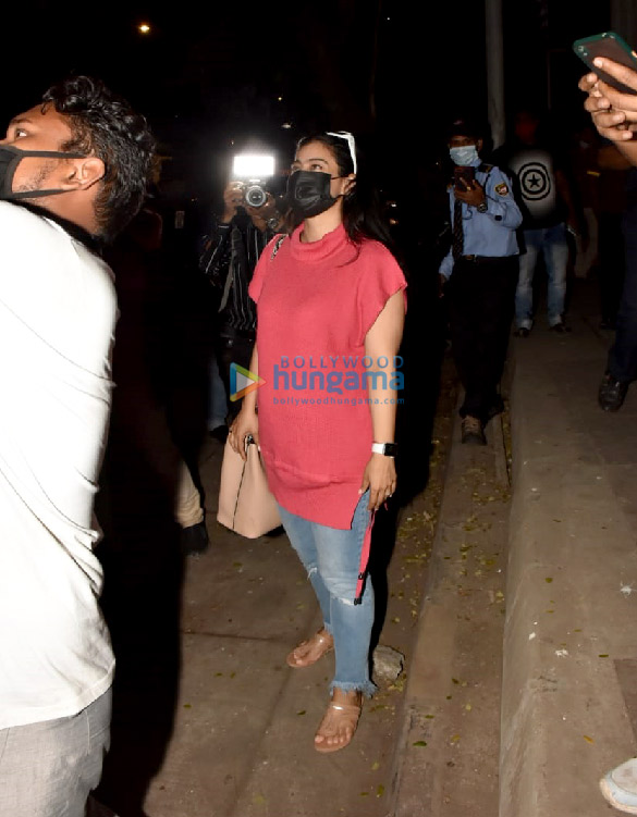 photos kajol snapped at muah salon in bandra 4