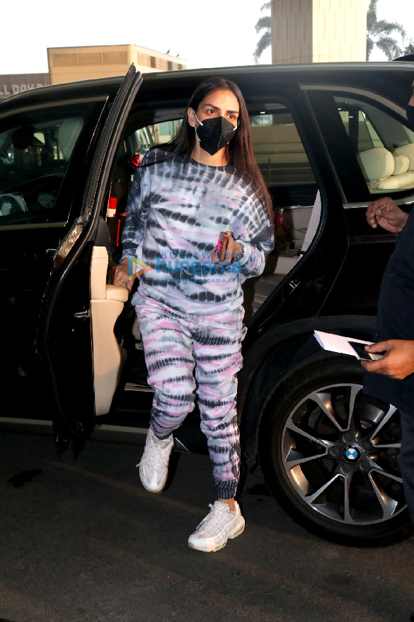 photos kangana ranaut and esha deol snapped at the airport 4
