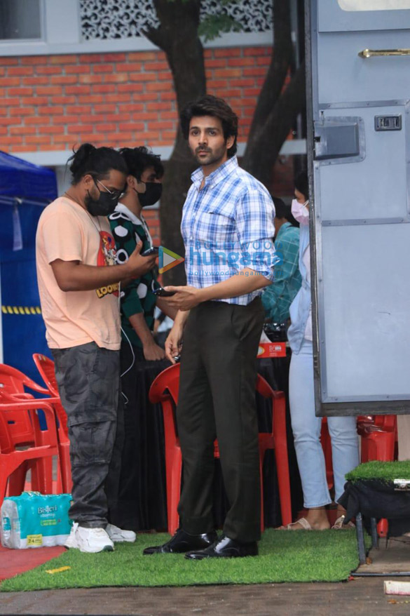 photos kartik aaryan snapped at filmcity 2 2