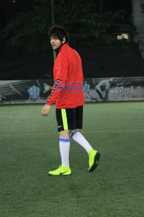 photos kartik aaryan snapped at football ground in juhu 005 1