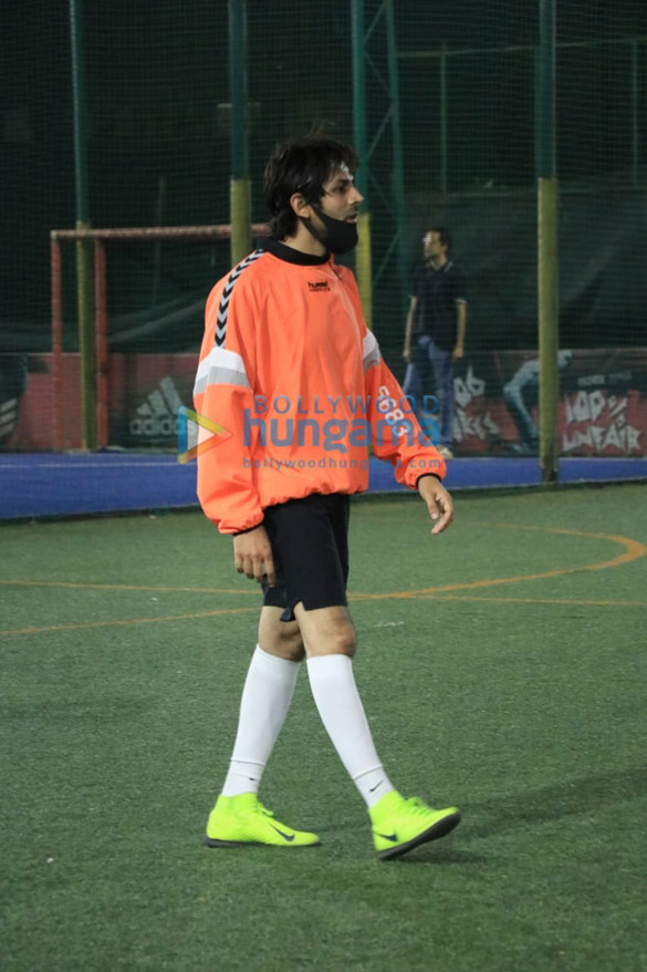 photos kartik aaryan snapped at football ground in juhu 1 2