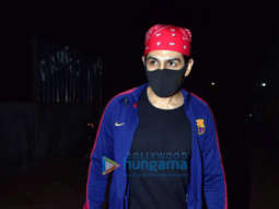 Photos: Kartik Aaryan snapped in Juhu