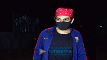 Photos: Kartik Aaryan snapped in Juhu