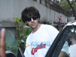 Photos: Kartik Aaryan snapped in Juhu