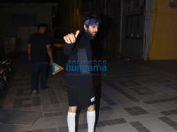 Photos: Kartik Aaryan snapped in Juhu