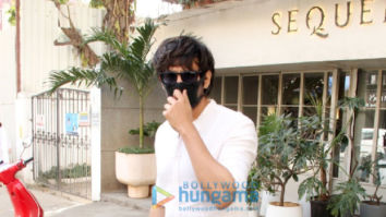 Photos: Kartik Aaryan spotted in Bandra