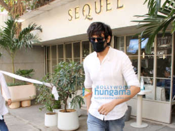 Photos: Kartik Aaryan spotted in Bandra