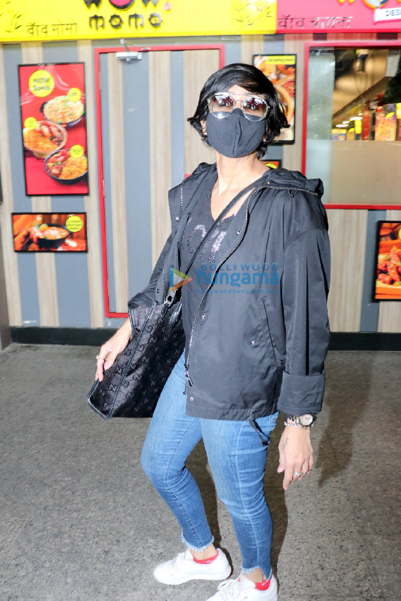 photos mandira bedi arjun bijlani and bunty walia spotted at the airport 3