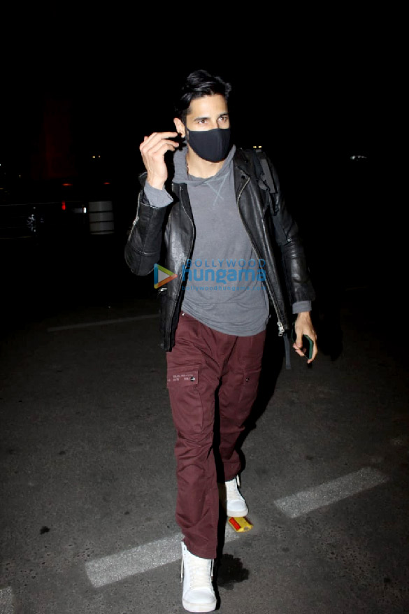 photos mouni roy suraj nambiar and sidharth malhotra snapped at the airport 5