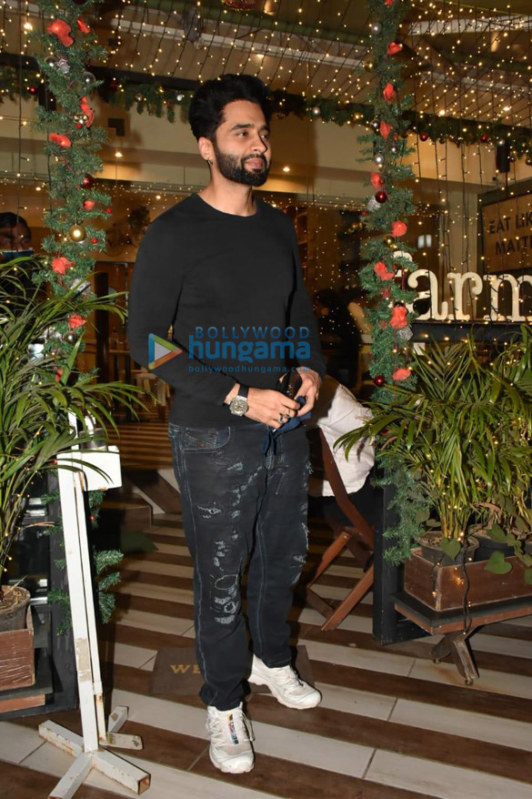 photos rakul preet singh and jackky bhagnani snapped at farmers cafe 4
