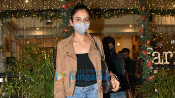 Photos: Rakul Preet Singh and Jackky Bhagnani snapped at the Farmers’ Cafe in Khar