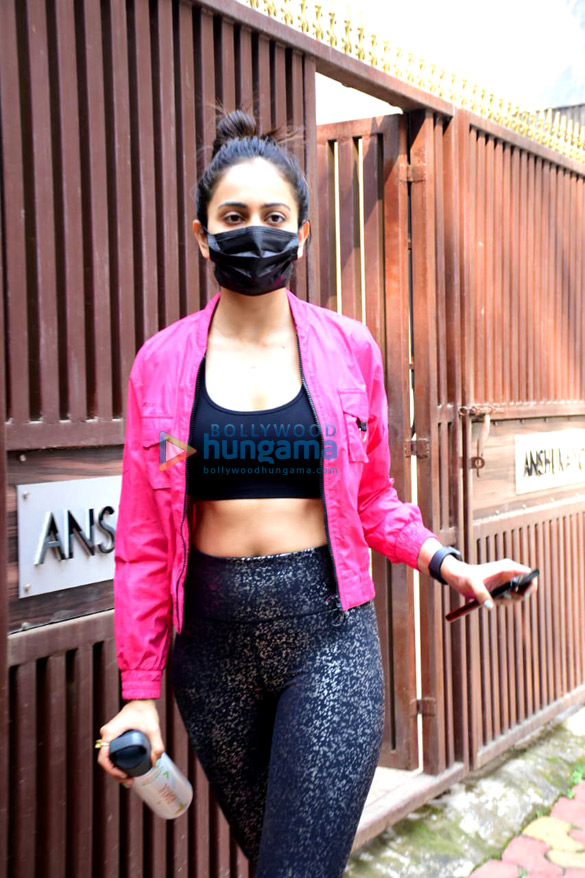 photos rakul preet singh and sophie choudry spotted in bandra 1