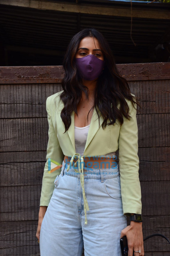photos rakul preet singh snapped at a dubbing studio in khar 3