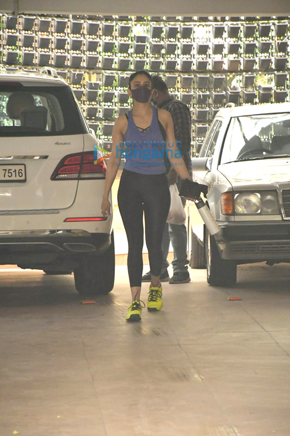 photos rakul preet singh spotted in bandra 2 12