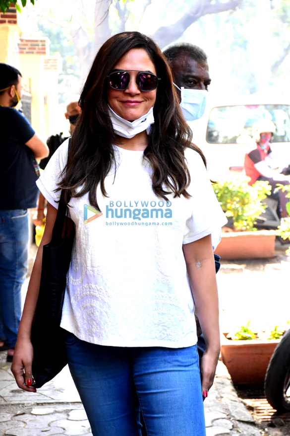 photos richa chadda spotted at a pet clinic in khar 3