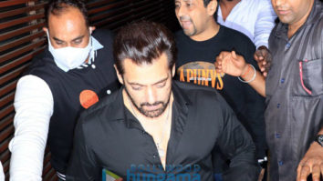 Photos: Salman Khan snapped at Estella in Juhu