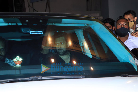 photos salman khan snapped at estella in juhu 5