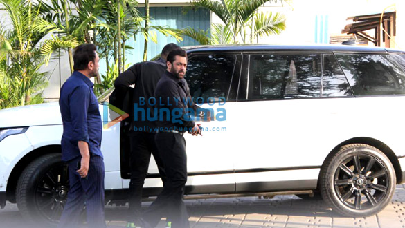 Photos: Salman Khan spotted at Kalina airport Photos: Salman Khan spotted at Kalina airport
