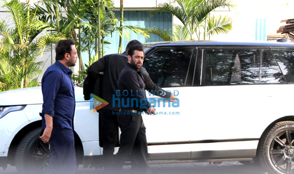photos salman khan spotted at kalina airport 2 3
