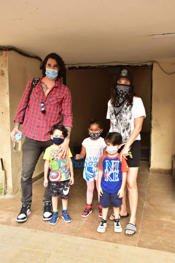photos sunny leone and her family snapped in andheri 2