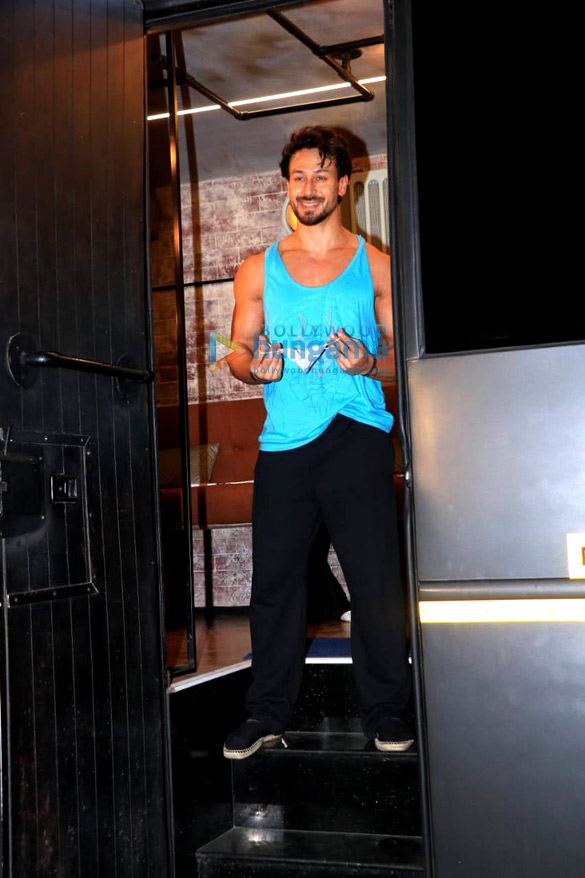 photos tiger shroff and tara sutaria snapped after shoot in mumbai 5