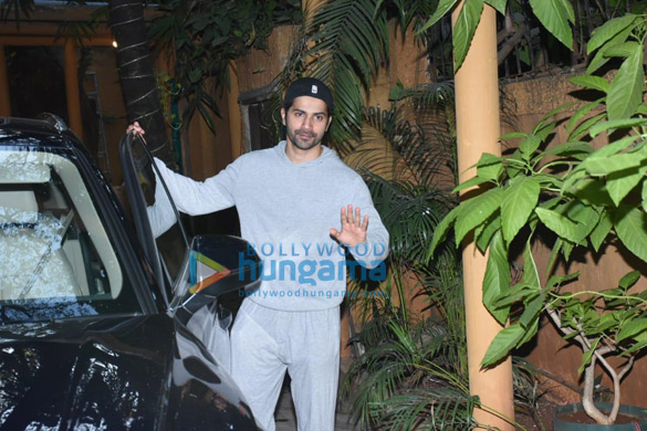 Photos: Varun Dhawan snapped at a dance class in Juhu Photos: Varun Dhawan snapped at a dance class in Juhu