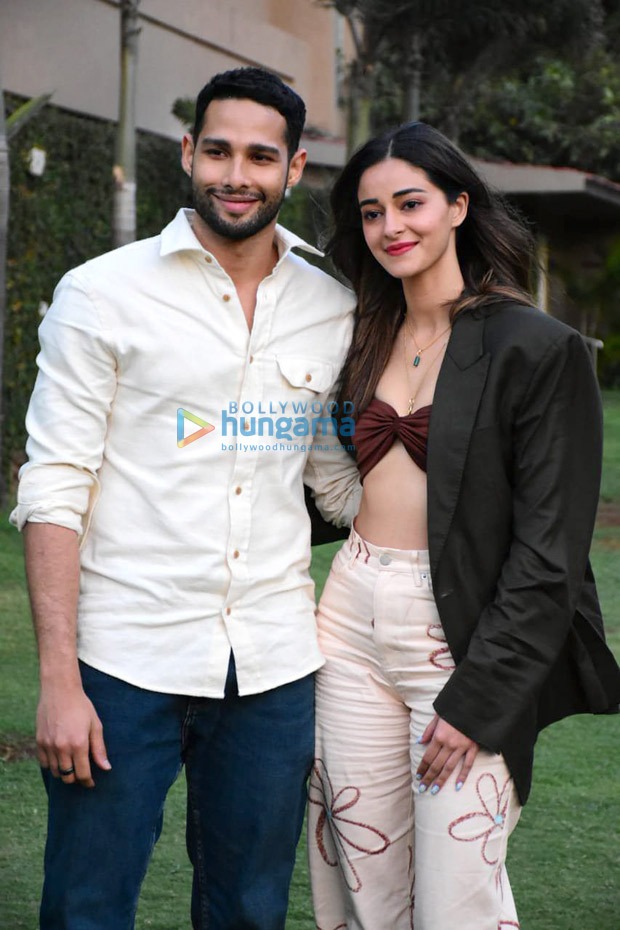 Siddhant Chaturvedi offers his jacket to Ananya Panday amid chilly weather during Gehraiyaan promotions