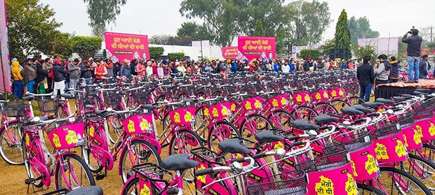 Sonu Sood distributes 1000 bicycles to school students and social workers in his hometown Moga