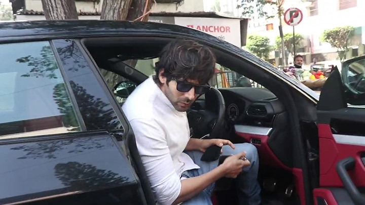 Spotted: Kartik Aaryan at Bandra