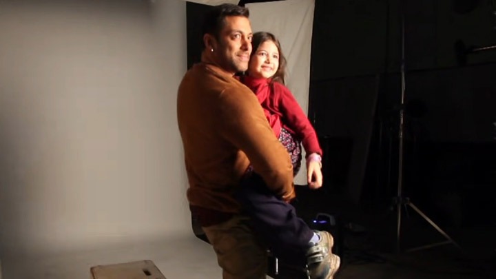 The Bajrangi Bhaijaan Diaries | Making of Poster Shoot | Salman Khan, Harshaali Malhotra The Bajrangi Bhaijaan Diaries | Making of Poster Shoot | Salman Khan, Harshaali Malhotra