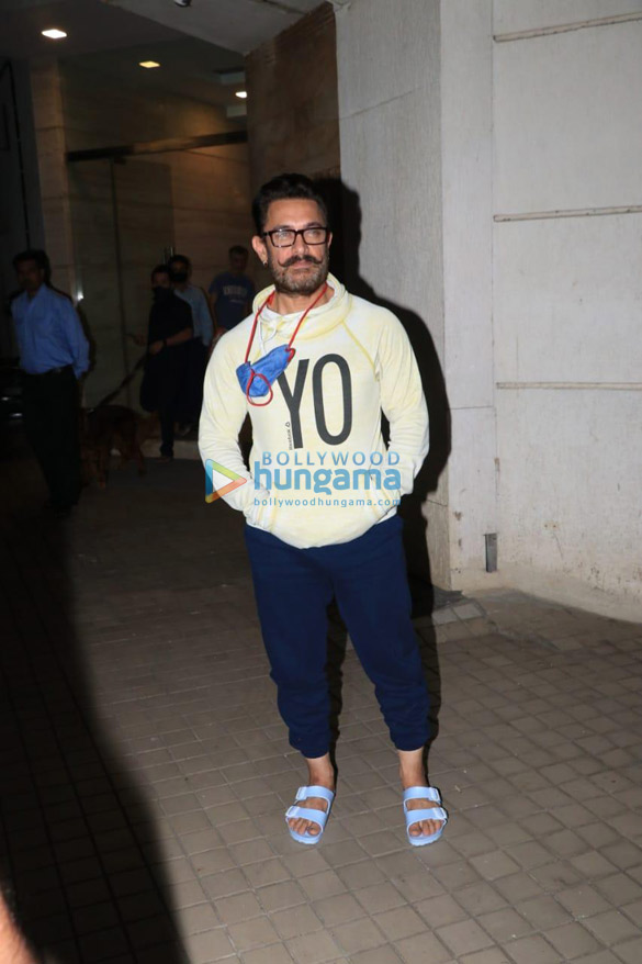 photos aamir khan snapped at a dubbing studio in bandra 00
