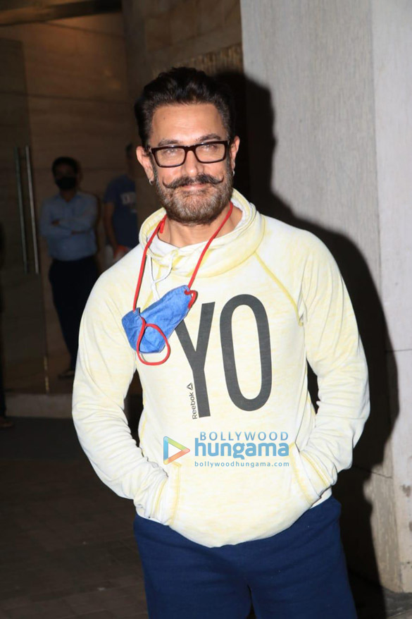 Photos: Aamir Khan snapped at a dubbing studio in Bandra Photos: Aamir Khan snapped at a dubbing studio in Bandra