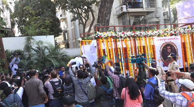 Bappi Lahiri begins his last journey; Bappa Lahiri arrives from LA for his father's funeral Bappi Lahiri begins his last journey; Bappa Lahiri arrives from LA for his father's funeral