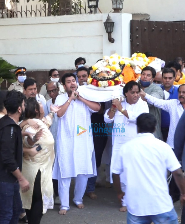 Bappi Lahiri begins his last journey; Bappa Lahiri arrives from LA for his father's funeral Bappi Lahiri begins his last journey; Bappa Lahiri arrives from LA for his father's funeral