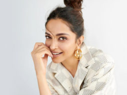 Deepika Padukone grabs all attention at Jio World Plaza's opening in a  stunning Louis Vuitton knit dress and Cartier accessories : Bollywood News  - Bollywood Hungama