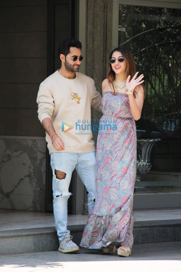 kareena kapoor khan and others snapped at randhir kapoors residence 2