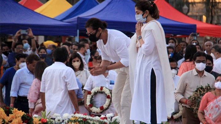 Lata Mangeshkar ji’s Funeral – Asha Bhosle, Shah Rukh Khan, Sachin Tendulkar bid her a teary goodbye Lata Mangeshkar ji’s Funeral – Asha Bhosle, Shah Rukh Khan, Sachin Tendulkar bid her a teary goodbye