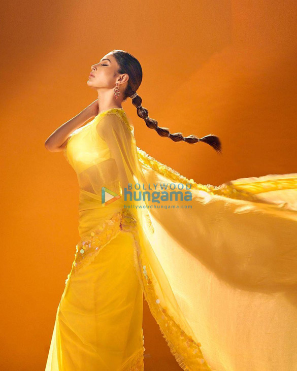 mouni roy 1 84