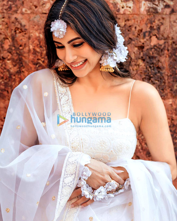 mouni roy 4 37