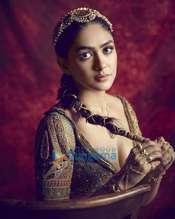 mrunal thakur 27